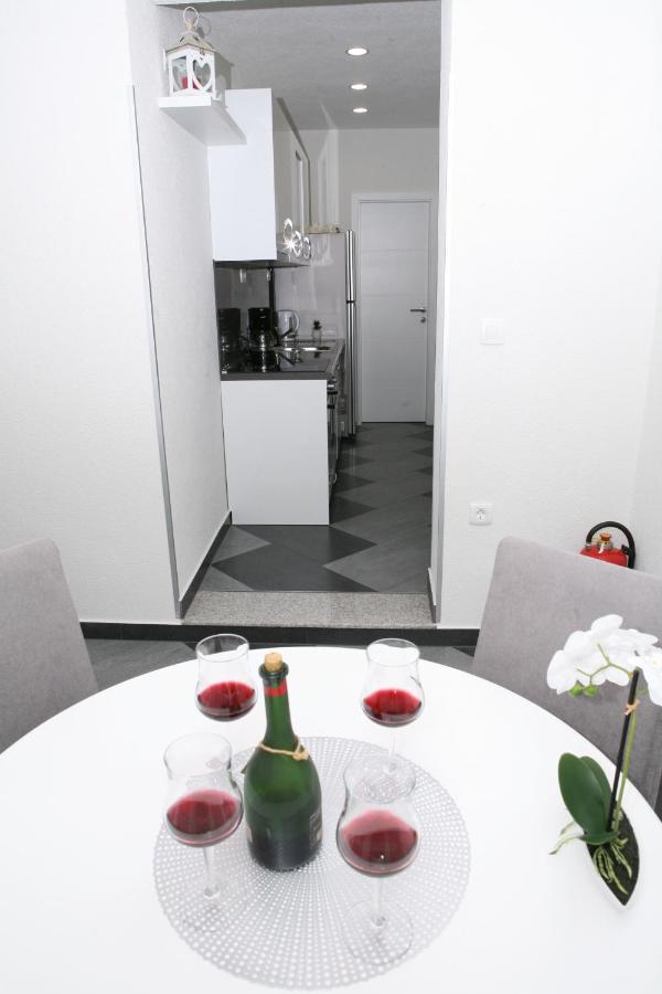 Old Town Apartment *