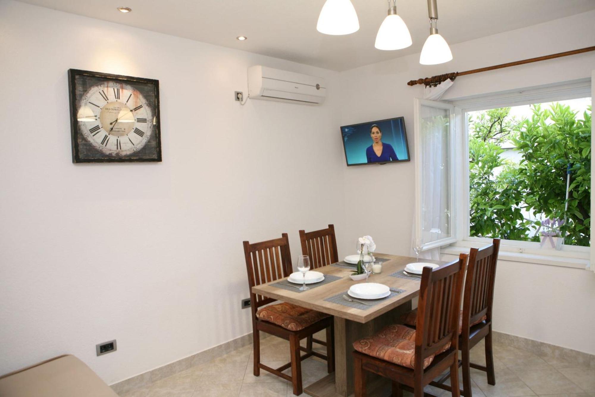 Old Town Apartment *